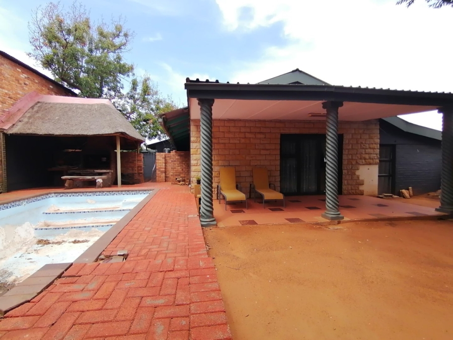 4 Bedroom Property for Sale in Uitsig Free State